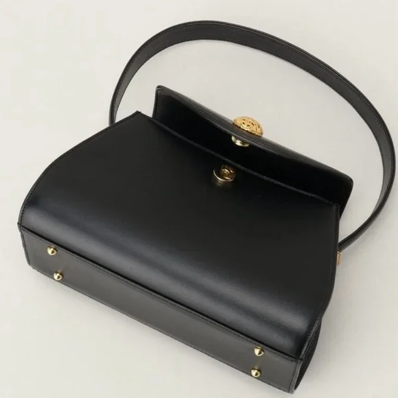 Chic Black Shoulder Bag with Gold Hardware - Picture 5 of 6